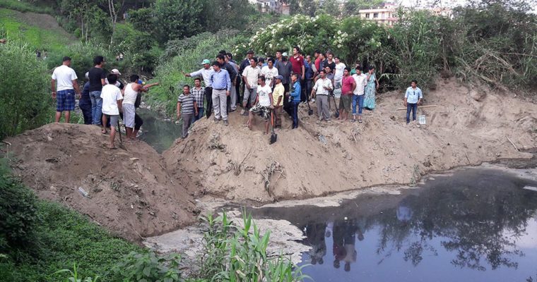 रातारात हनुमन्ते खोला फर्काउन खोज्दा झडप